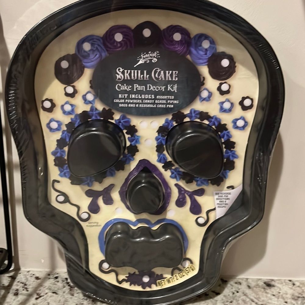 New skull cake pan